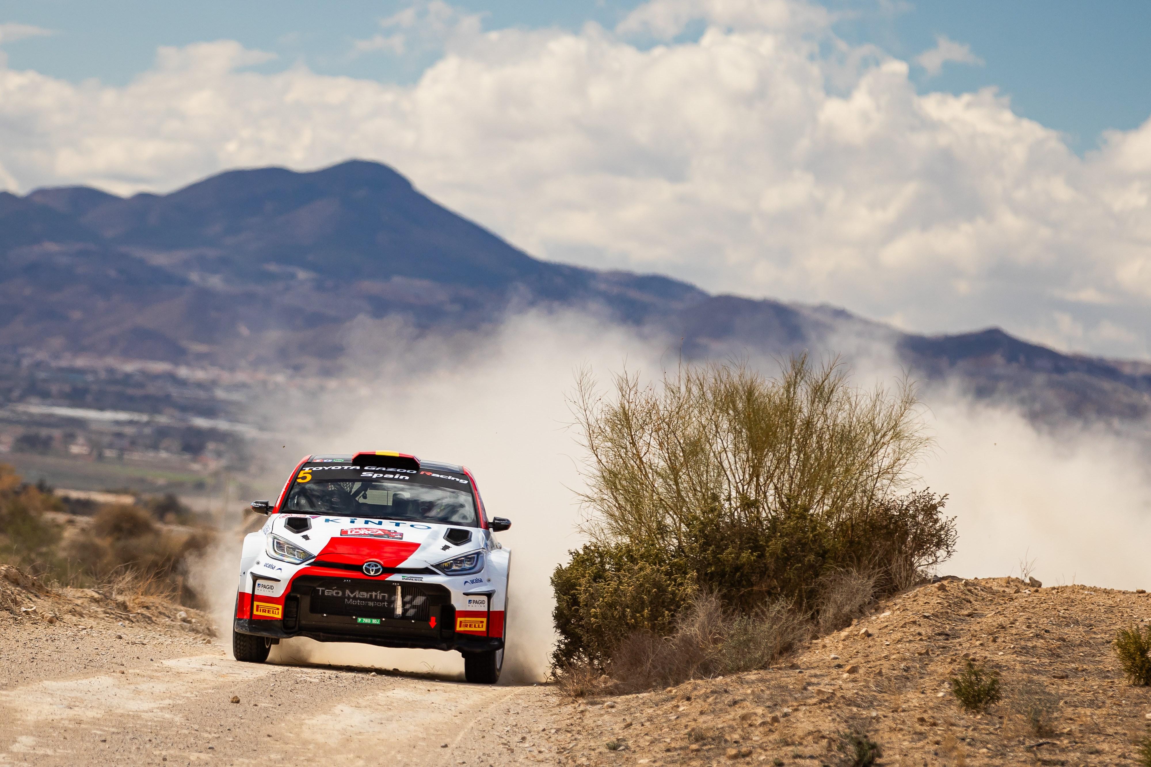 El GR Yaris Rally2 deja ver su potencial sobre tierra en su estreno desde el comienzo de la prueba murciana.